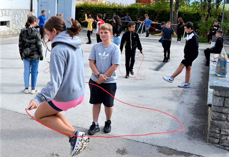 Record-corde-a-sauter