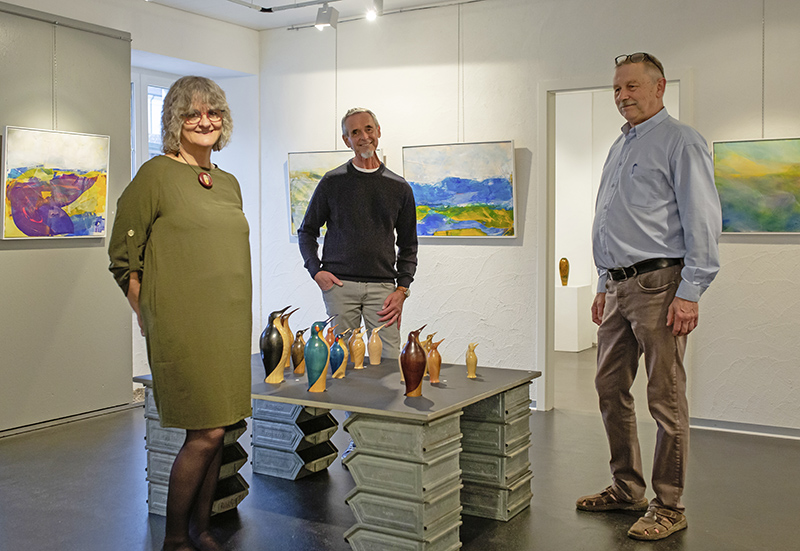 Le vernissage, qui a eu lieu samedi dernier à l’espace culturel Bleu de Chine à Fleurier, en compagnie des artistes : Adriana Ioset (peinture), Didier Strauss (peinture) et Marc-André Probst (sculpture tournée).