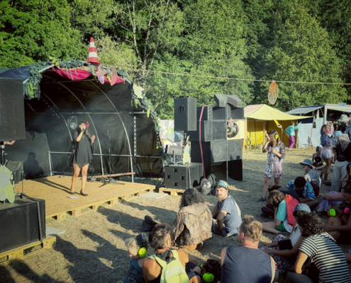 Un moment suspendu entre musique, nature et convivialité